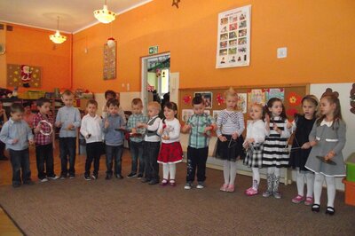 Dzieci przygiotowały program złożony z tańców i piosenek. 